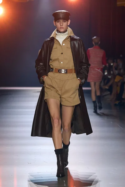Look 27